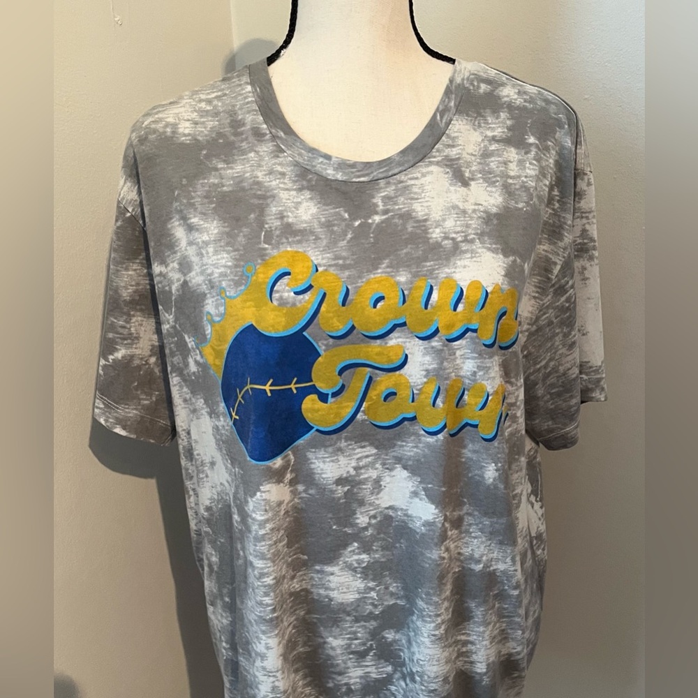 Basically KC Vintage Crown Town T-Shirt Size Large Unisex